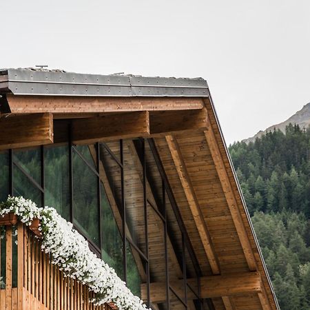 Grand Hotel Courmayeur Mont Blanc, By R Collection Hotels Bagian luar foto