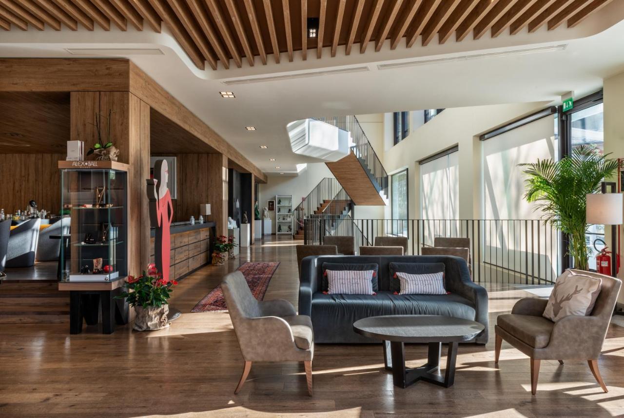 Grand Hotel Courmayeur Mont Blanc, By R Collection Hotels Bagian luar foto
