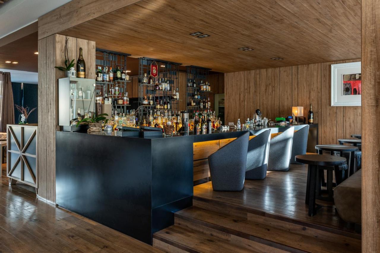 Grand Hotel Courmayeur Mont Blanc, By R Collection Hotels Bagian luar foto
