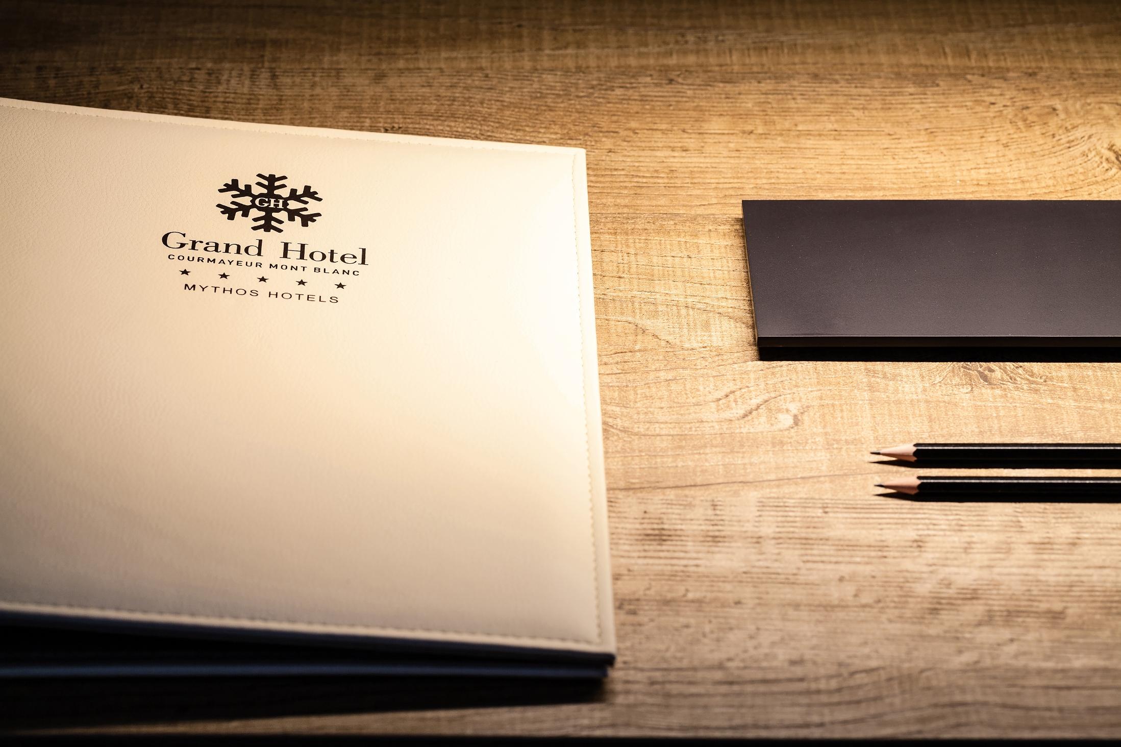 Grand Hotel Courmayeur Mont Blanc, By R Collection Hotels Bagian luar foto