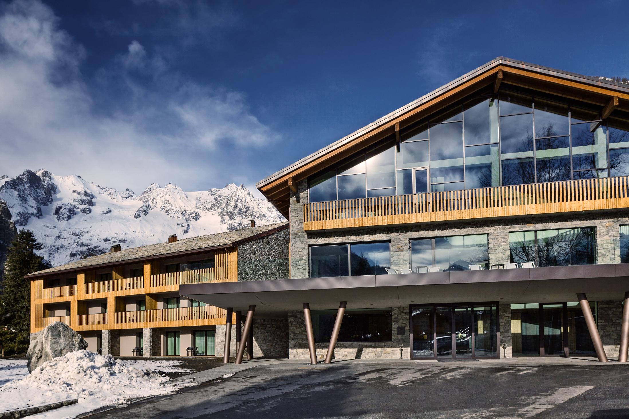 Grand Hotel Courmayeur Mont Blanc, By R Collection Hotels Bagian luar foto
