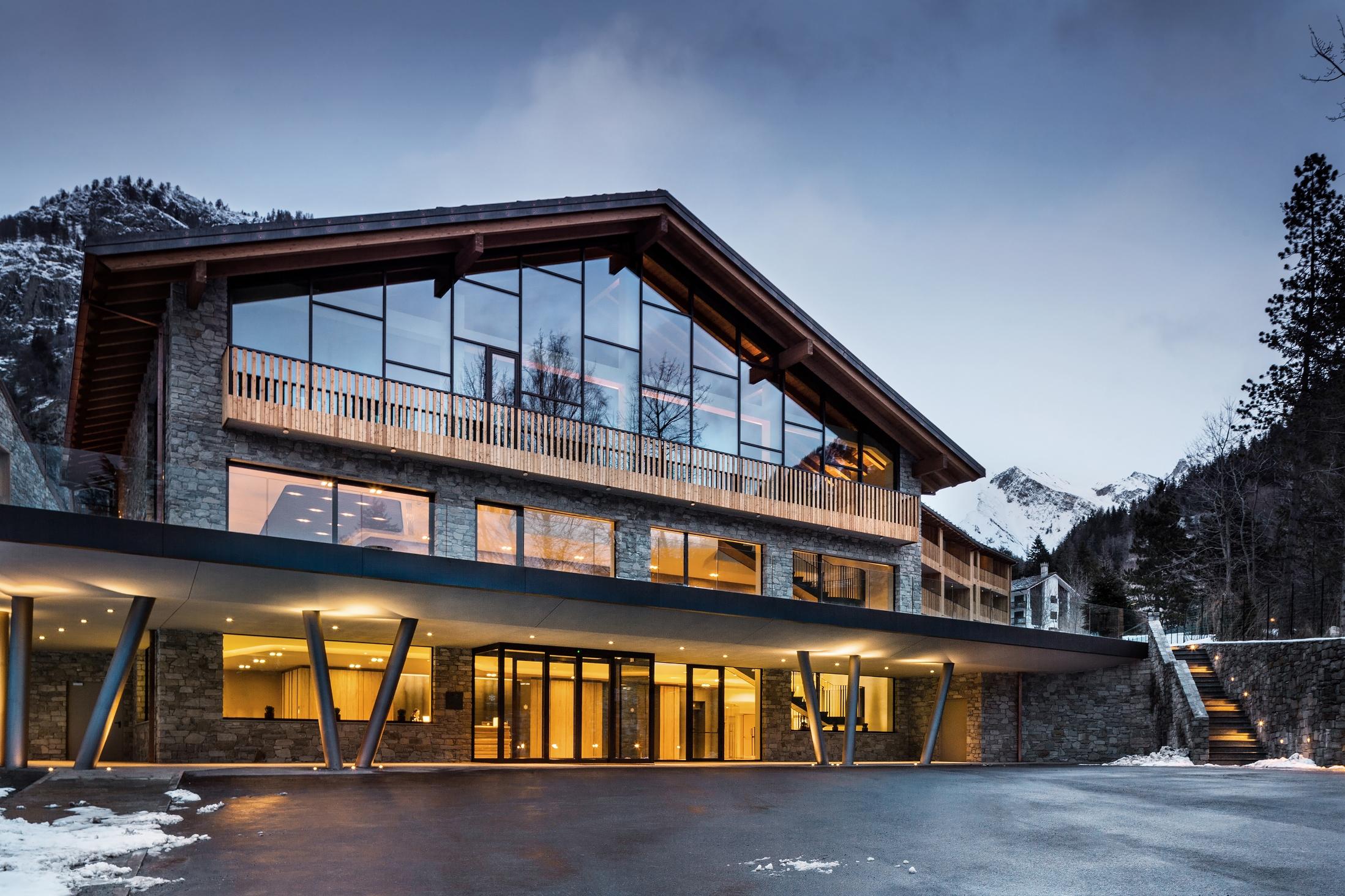 Grand Hotel Courmayeur Mont Blanc, By R Collection Hotels Bagian luar foto