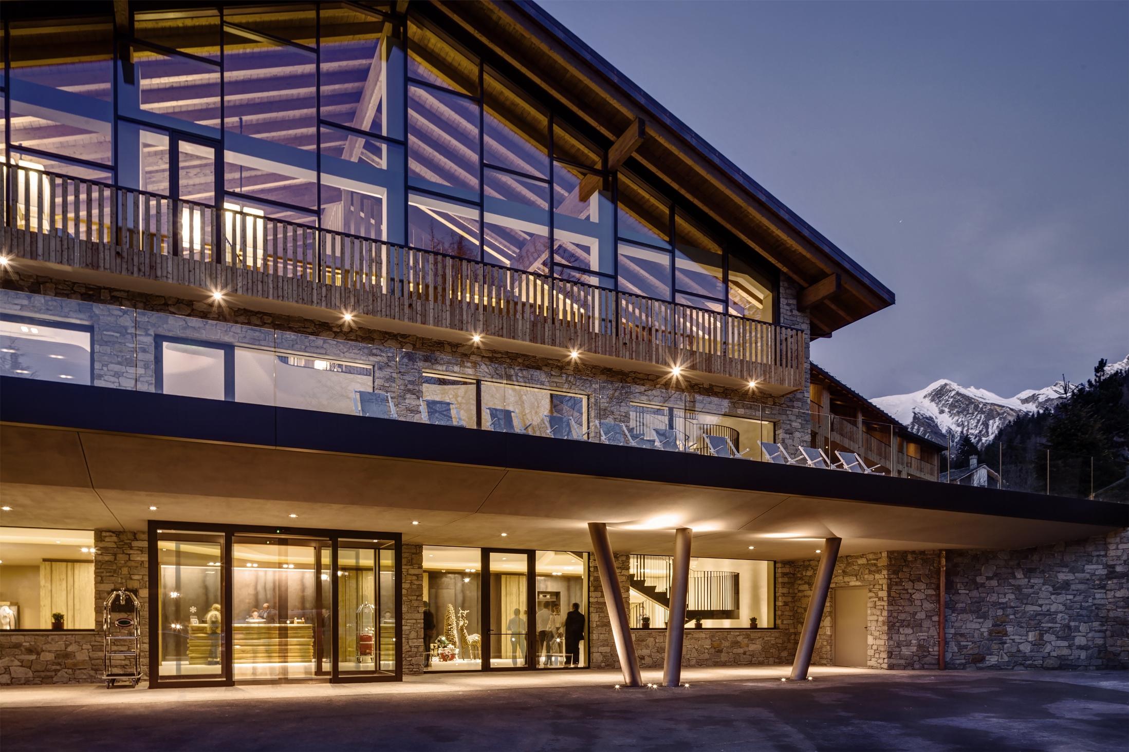 Grand Hotel Courmayeur Mont Blanc, By R Collection Hotels Bagian luar foto