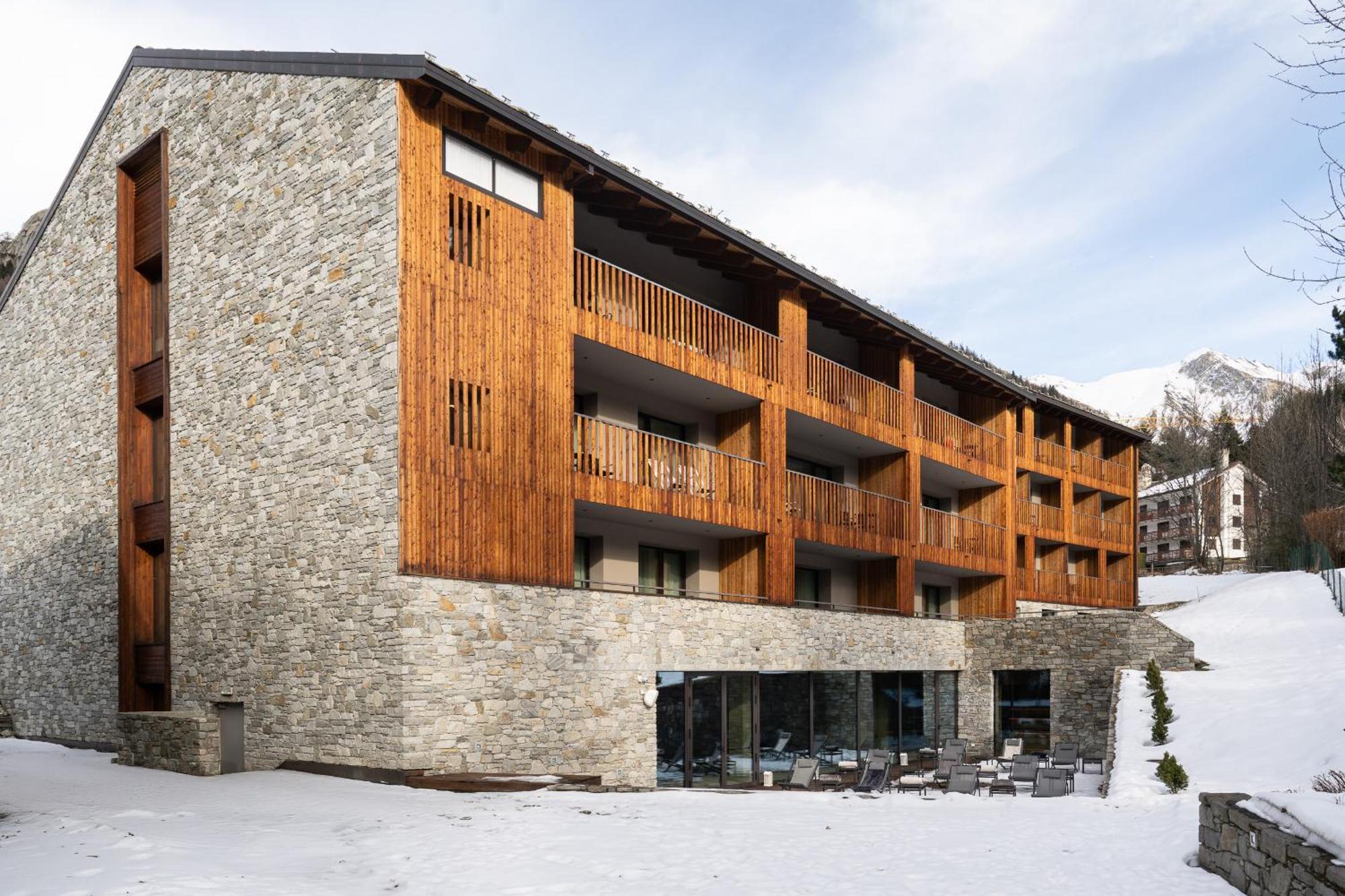 Grand Hotel Courmayeur Mont Blanc, By R Collection Hotels Bagian luar foto