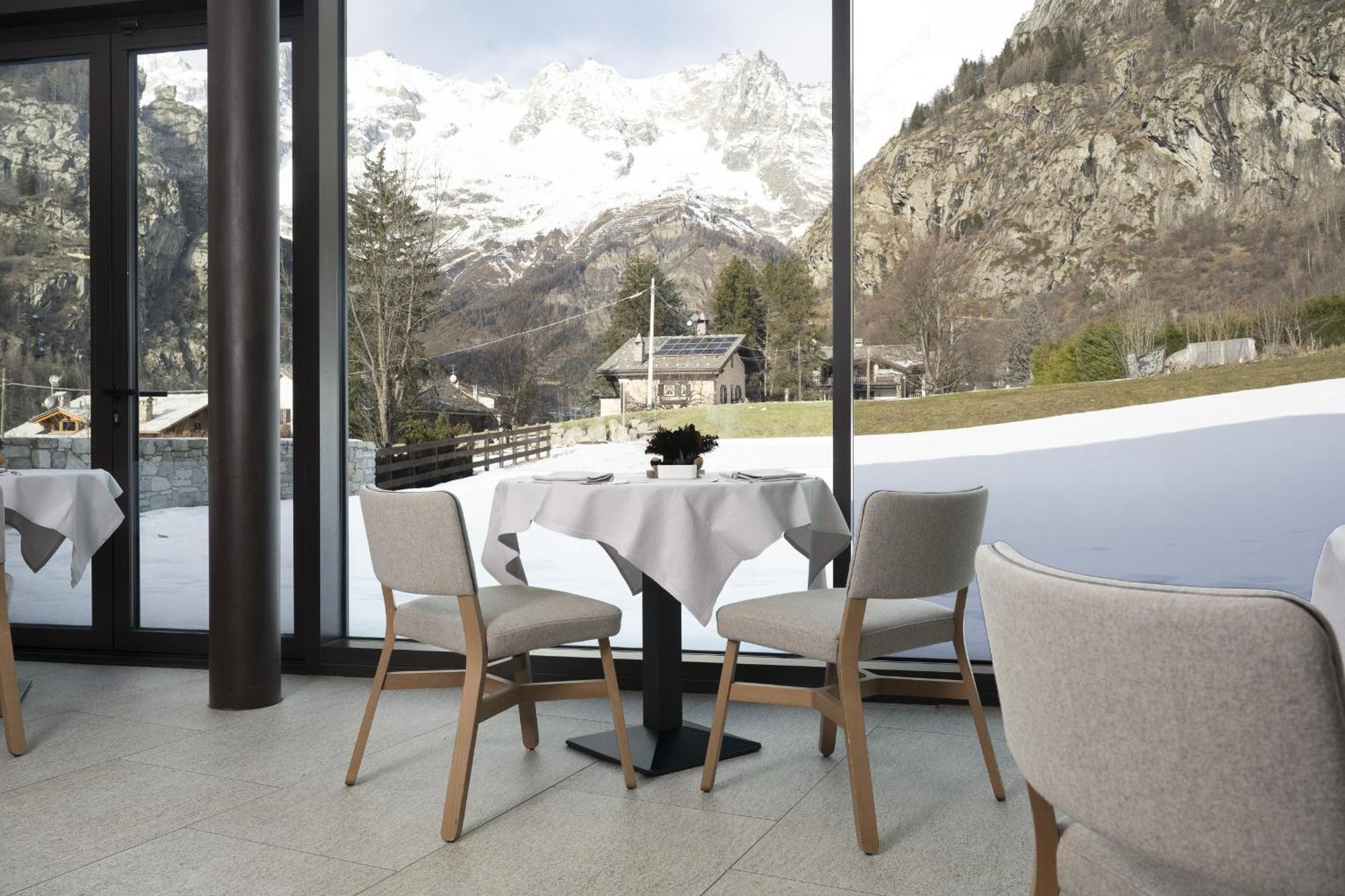 Grand Hotel Courmayeur Mont Blanc, By R Collection Hotels Bagian luar foto
