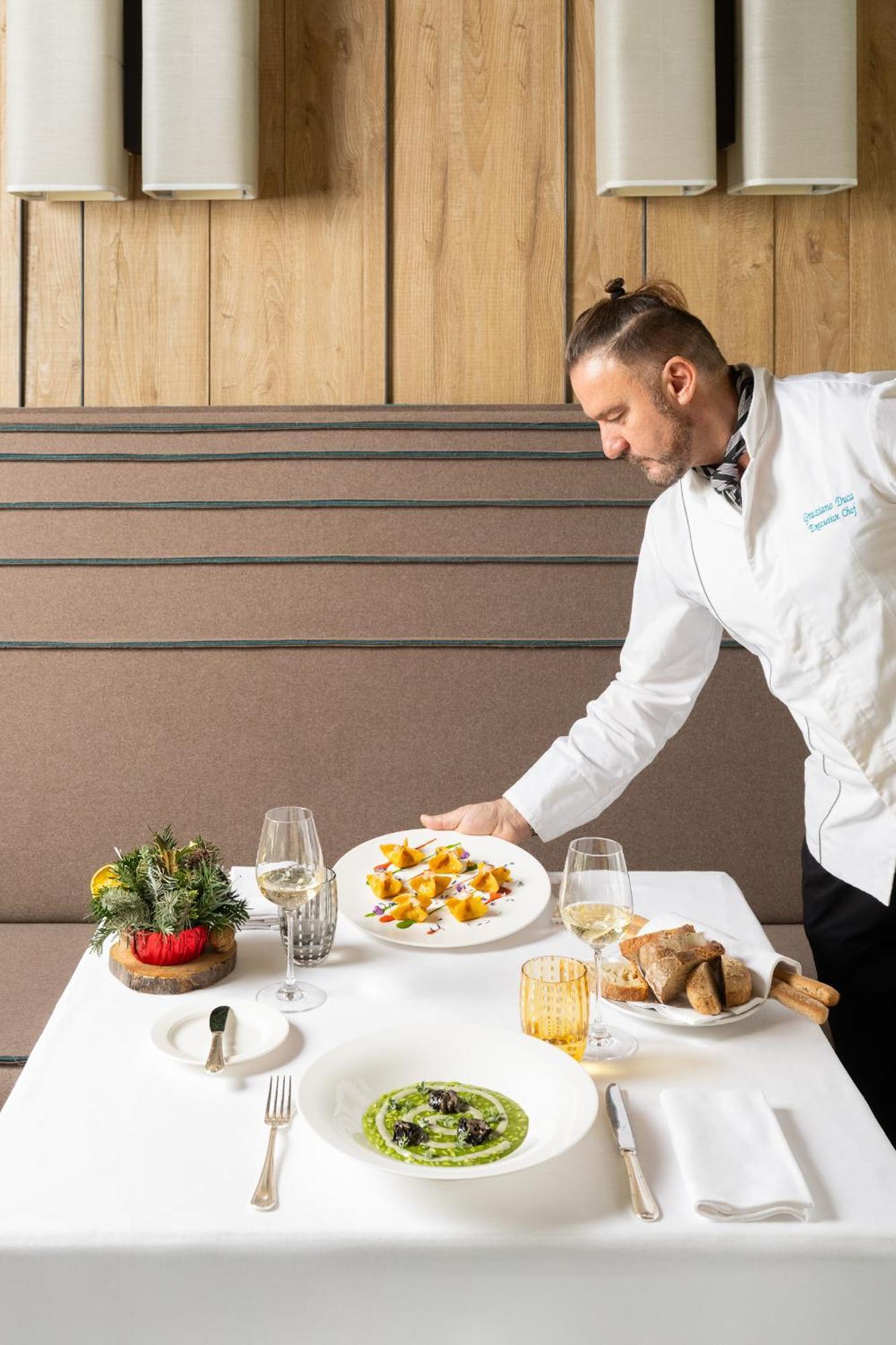 Grand Hotel Courmayeur Mont Blanc, By R Collection Hotels Bagian luar foto