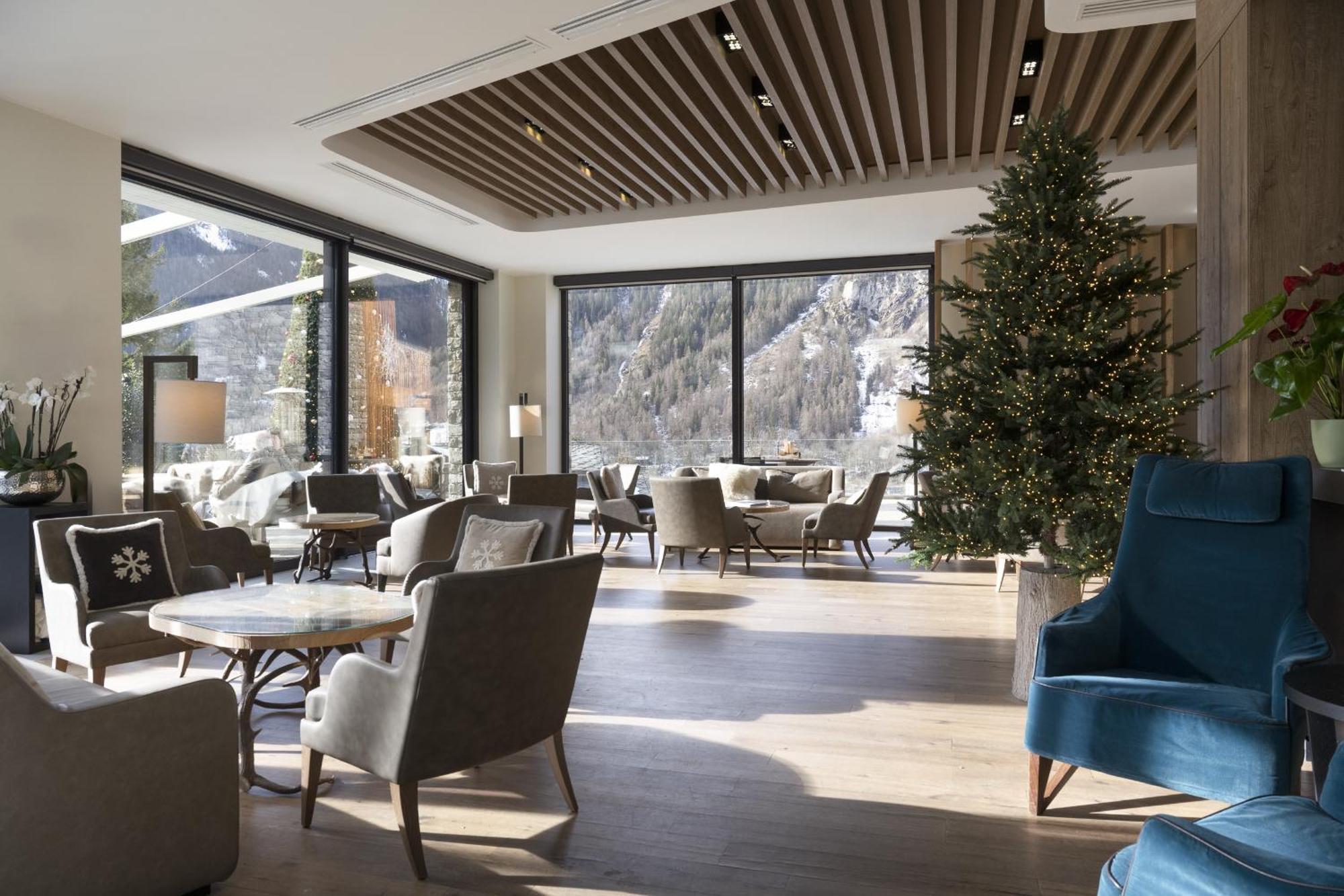 Grand Hotel Courmayeur Mont Blanc, By R Collection Hotels Bagian luar foto