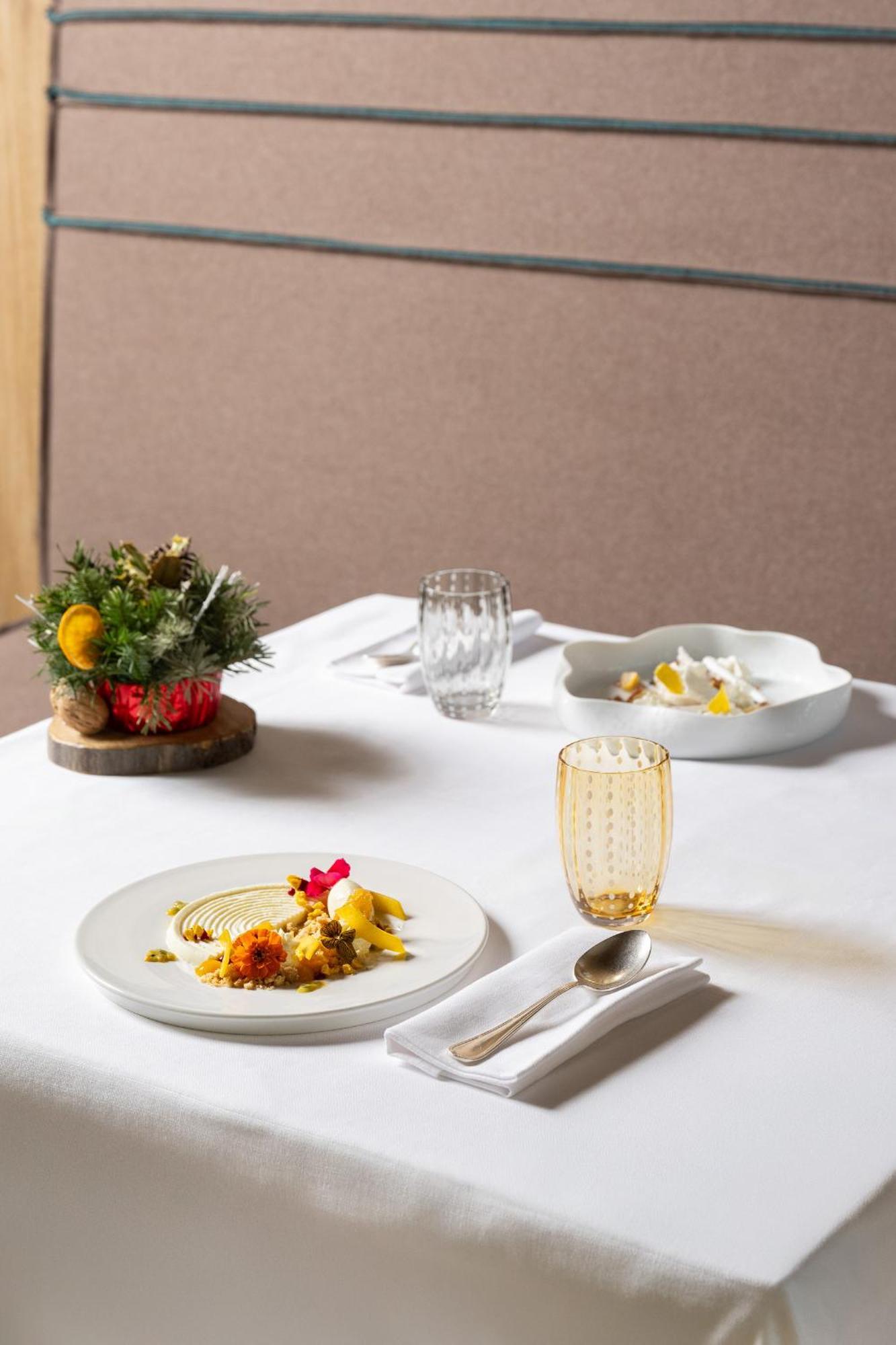 Grand Hotel Courmayeur Mont Blanc, By R Collection Hotels Bagian luar foto