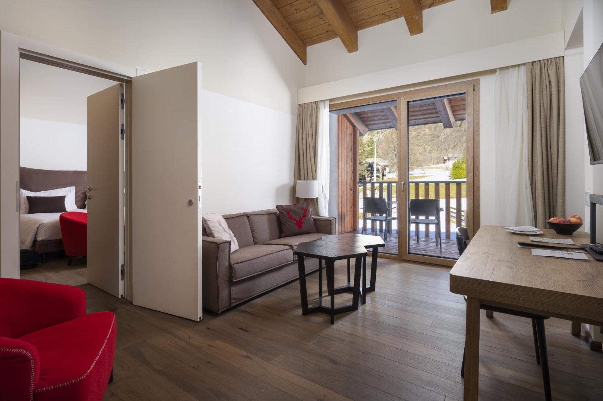 Grand Hotel Courmayeur Mont Blanc, By R Collection Hotels Bagian luar foto