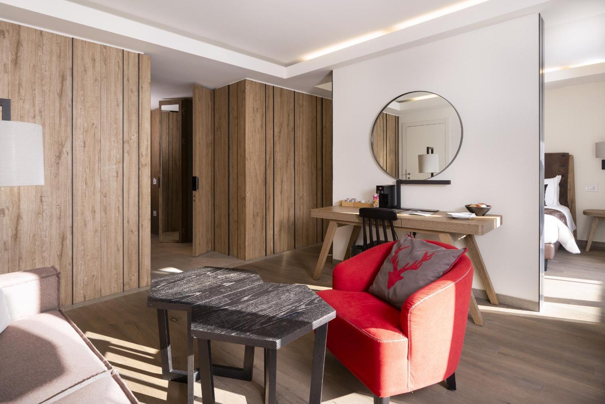 Grand Hotel Courmayeur Mont Blanc, By R Collection Hotels Bagian luar foto