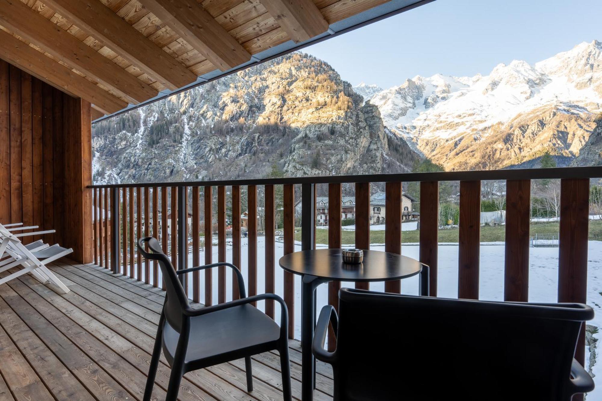 Grand Hotel Courmayeur Mont Blanc, By R Collection Hotels Bagian luar foto