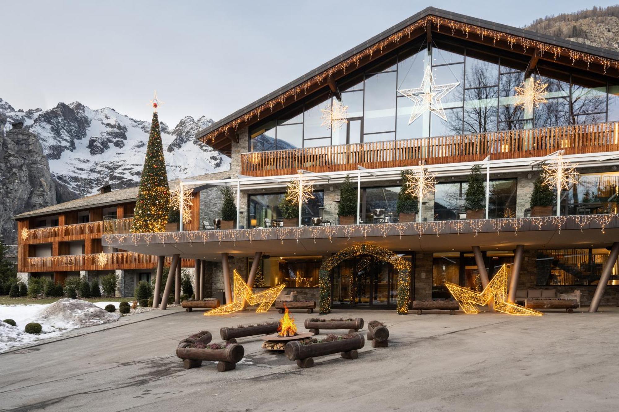 Grand Hotel Courmayeur Mont Blanc, By R Collection Hotels Bagian luar foto
