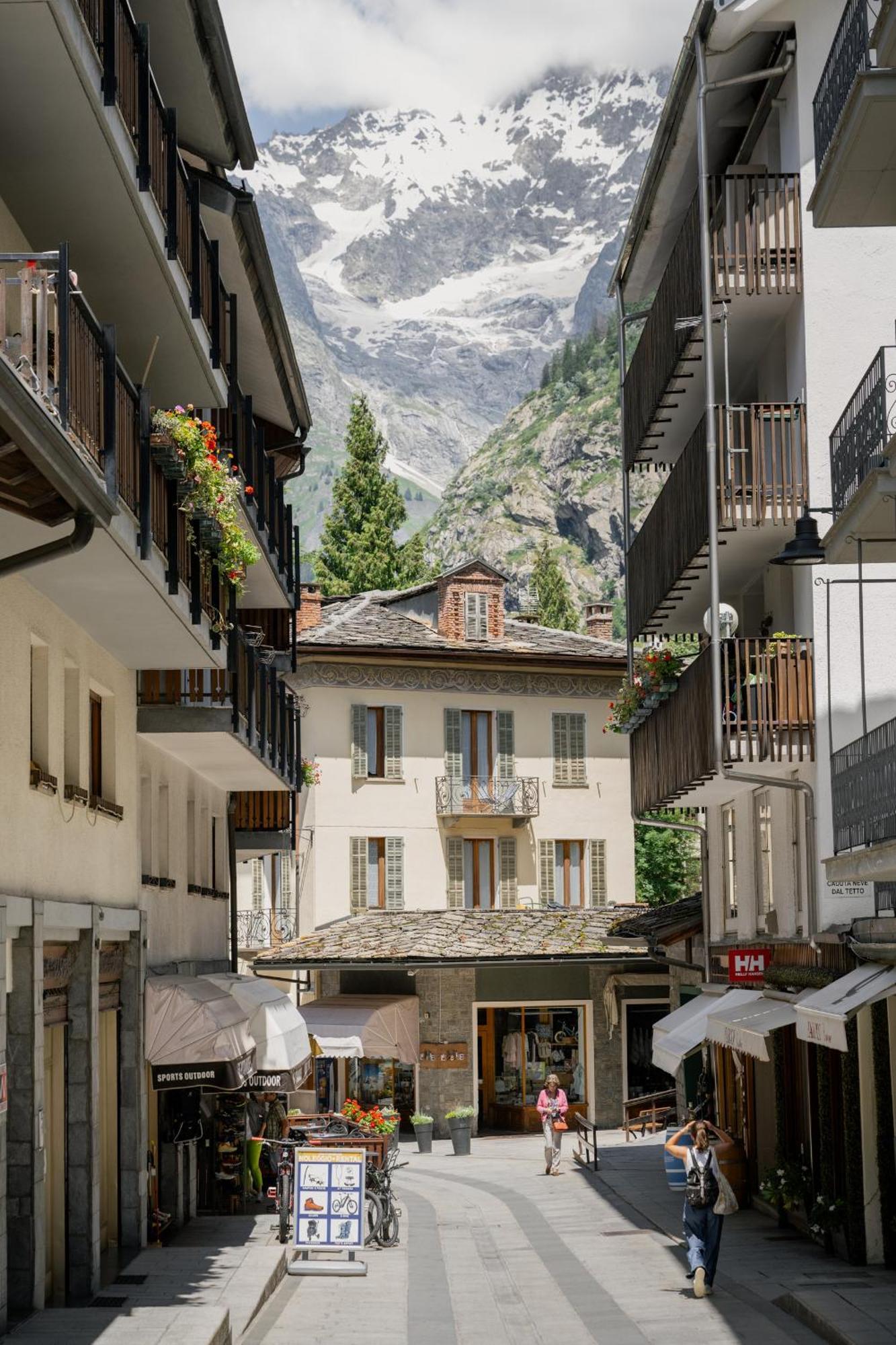 Grand Hotel Courmayeur Mont Blanc, By R Collection Hotels Bagian luar foto